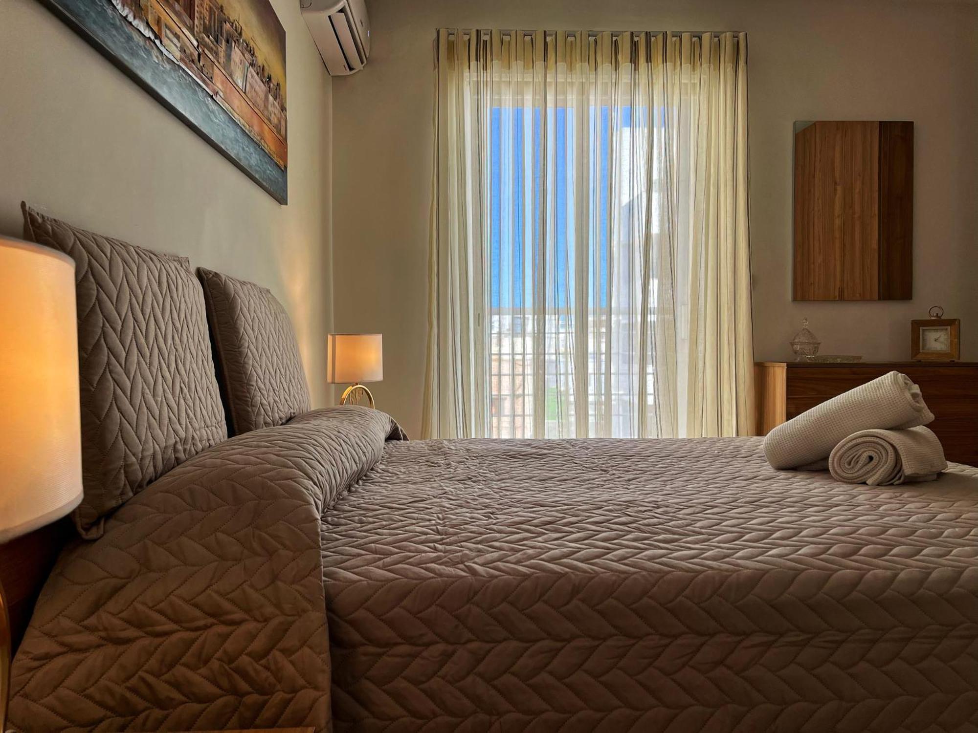 Апартаменты Charming Two Bedroom *