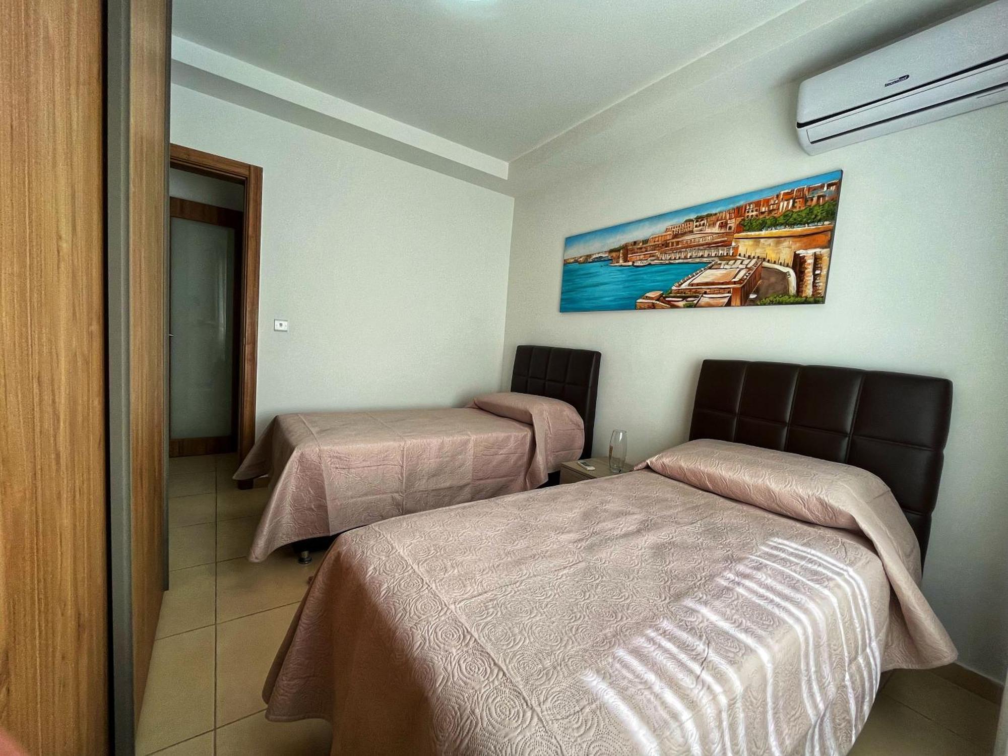 Charming Two Bedroom Апартаменты